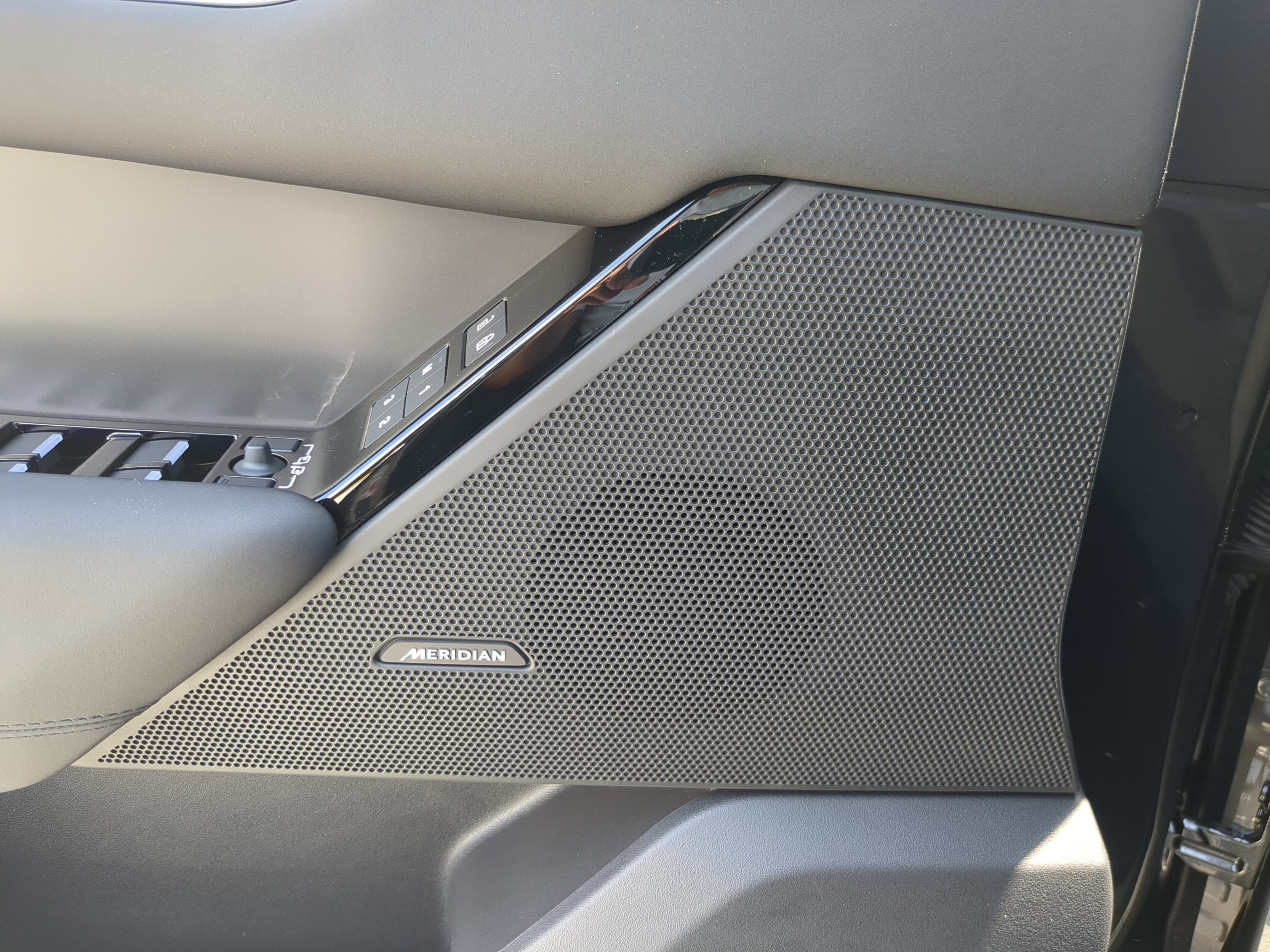 New 2026 Land Rover Range Rover Velar S image 17