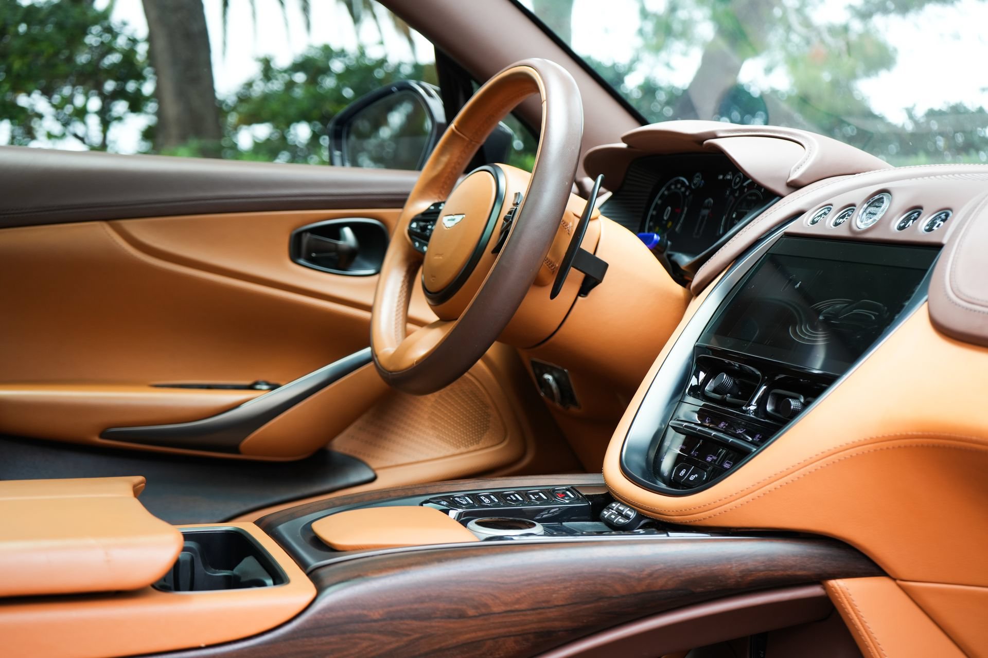 Used 2022 Aston Martin DBX AWD/4WD image 29