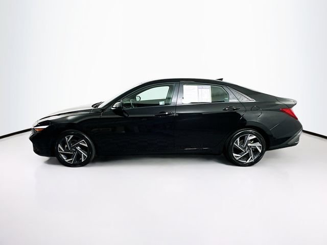 Certified 2025 Hyundai Elantra SEL FWD image 5