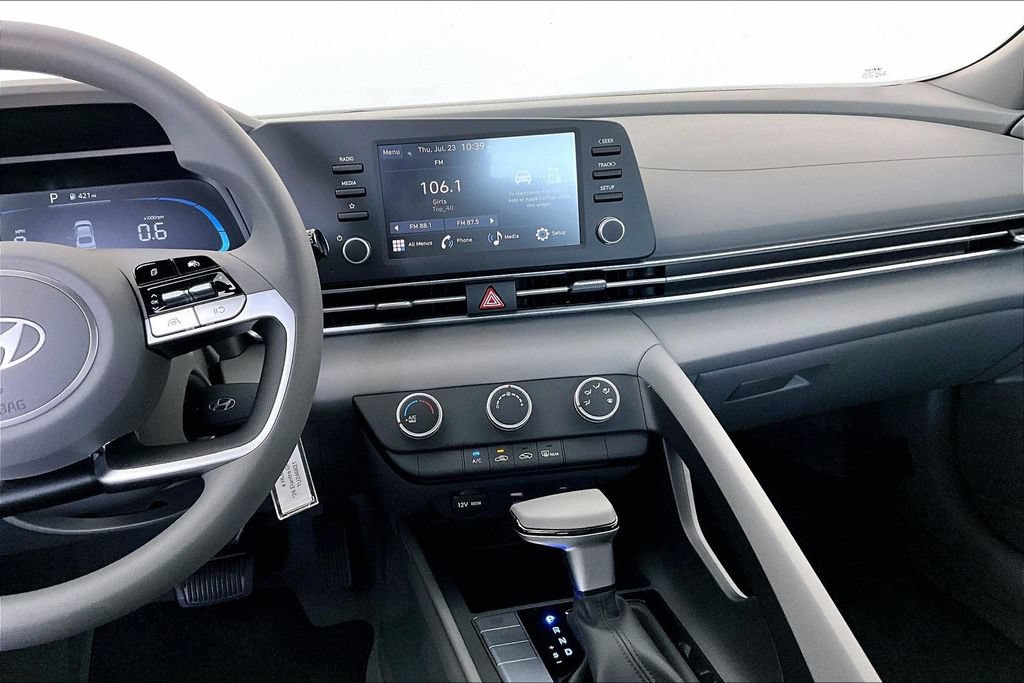 Used 2026 Hyundai Elantra SE FWD image 7