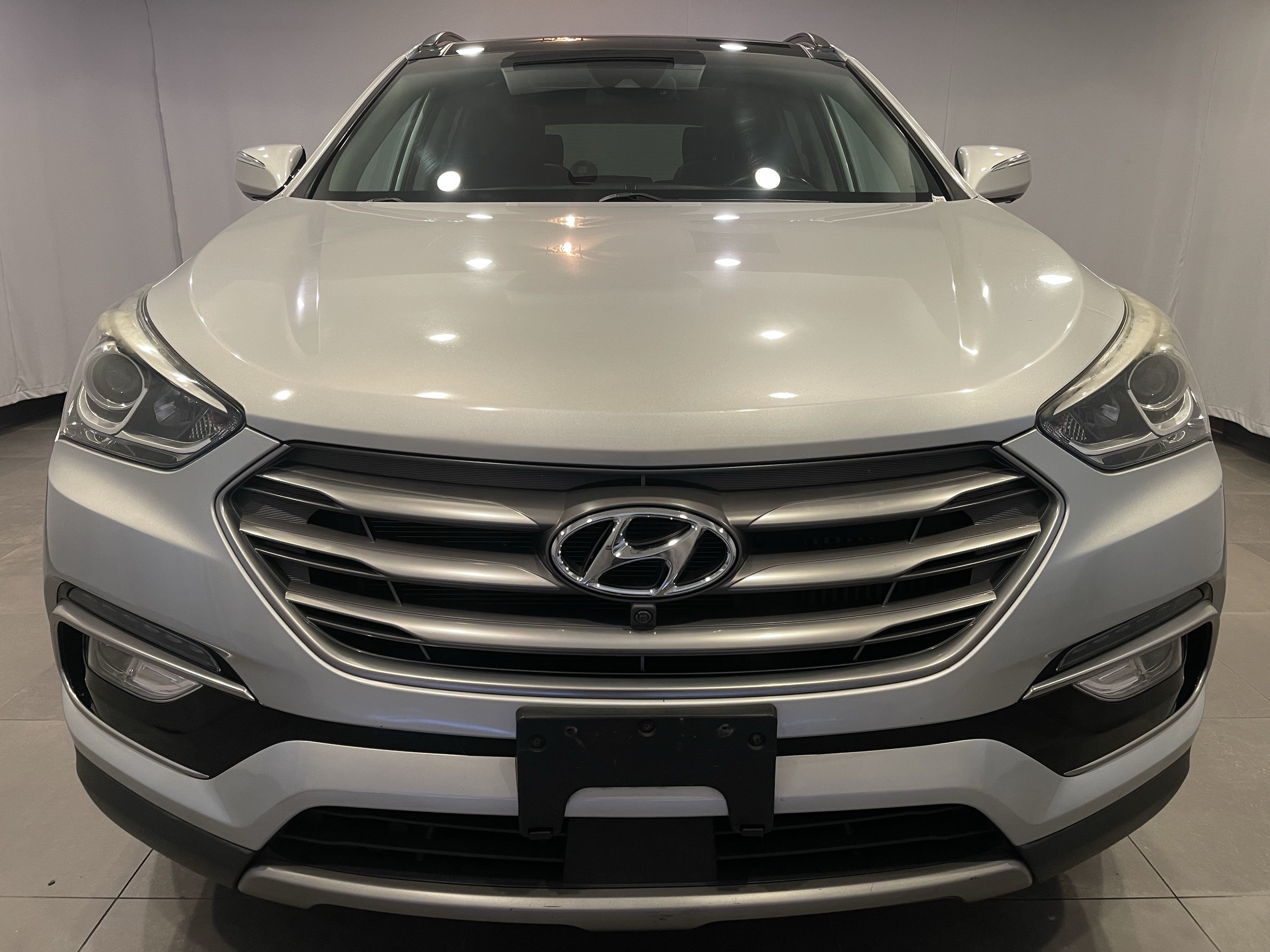 Used 2017 Hyundai Santa Fe Sport w/ 2.0T Ultimate Tech Package 05 AWD/4WD image 2