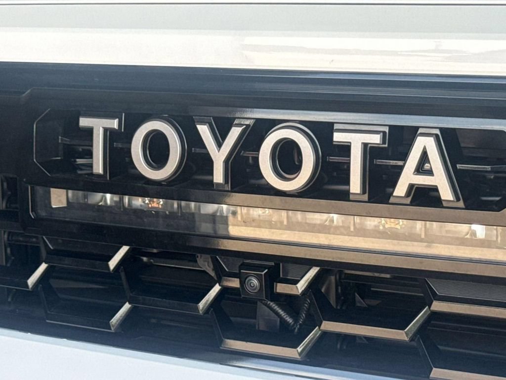 Used 2025 Toyota Tacoma TRD Pro AWD/4WD image 9
