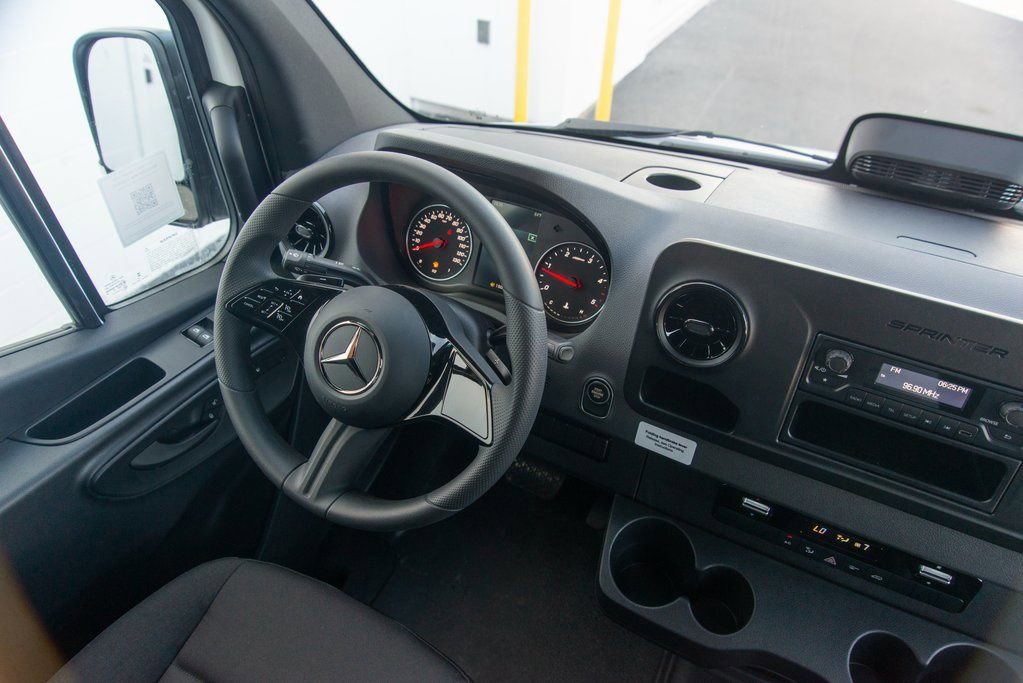Used 2025 Mercedes-Benz Sprinter 2500 image 29