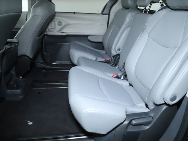 Used 2024 Toyota Sienna XLE image 28