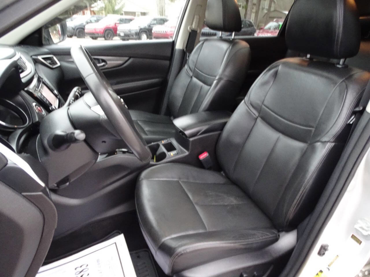 Used 2014 Nissan Rogue SL image 2