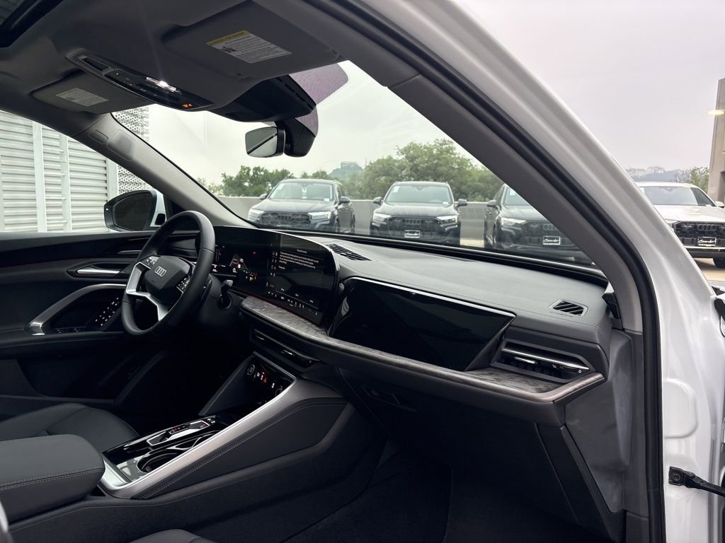 Used 2025 Audi Q5 Premium Plus w/ Premium Plus AWD/4WD image 15
