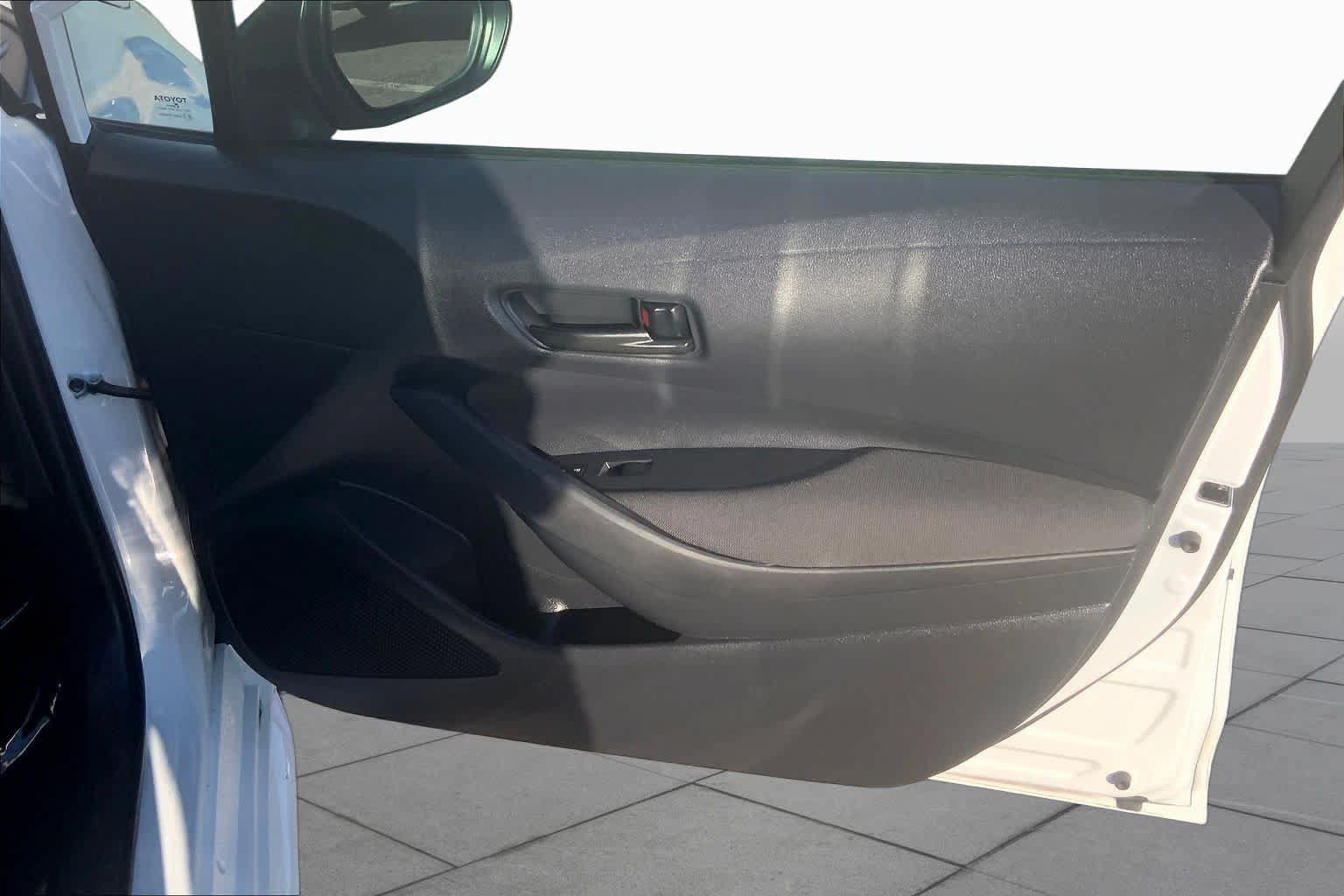 Used 2025 Toyota Corolla LE FWD image 23