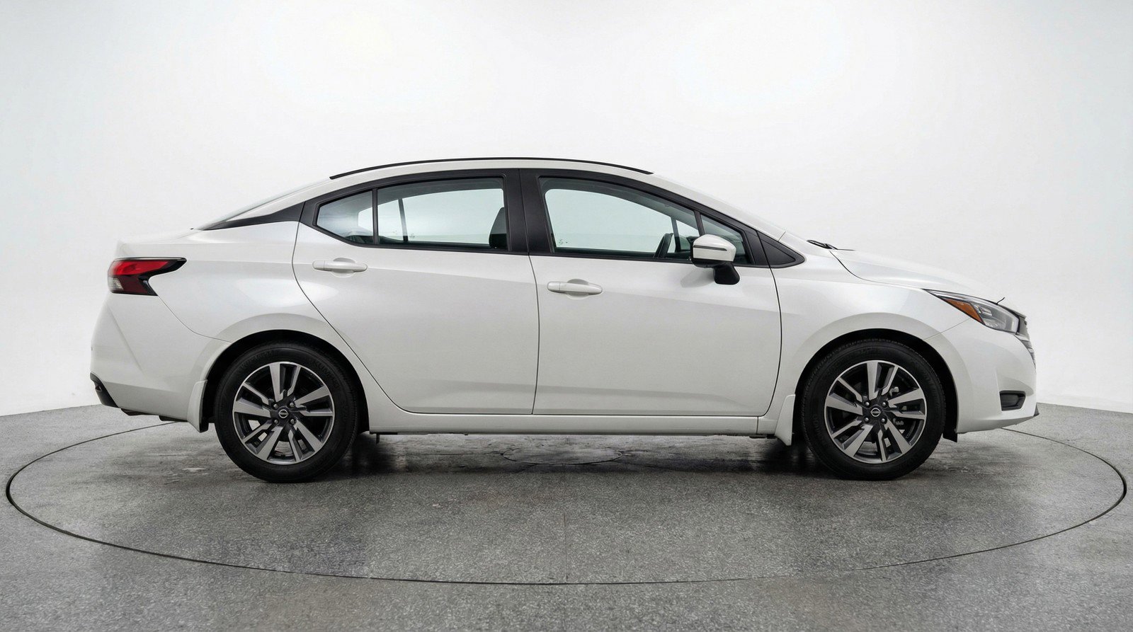 Used 2025 Nissan Versa SV FWD image 11