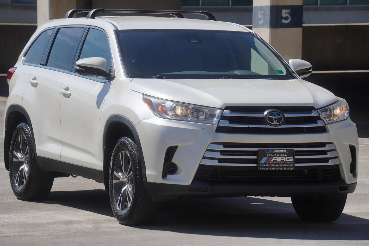 Used 2019 Toyota Highlander LE AWD/4WD image 13