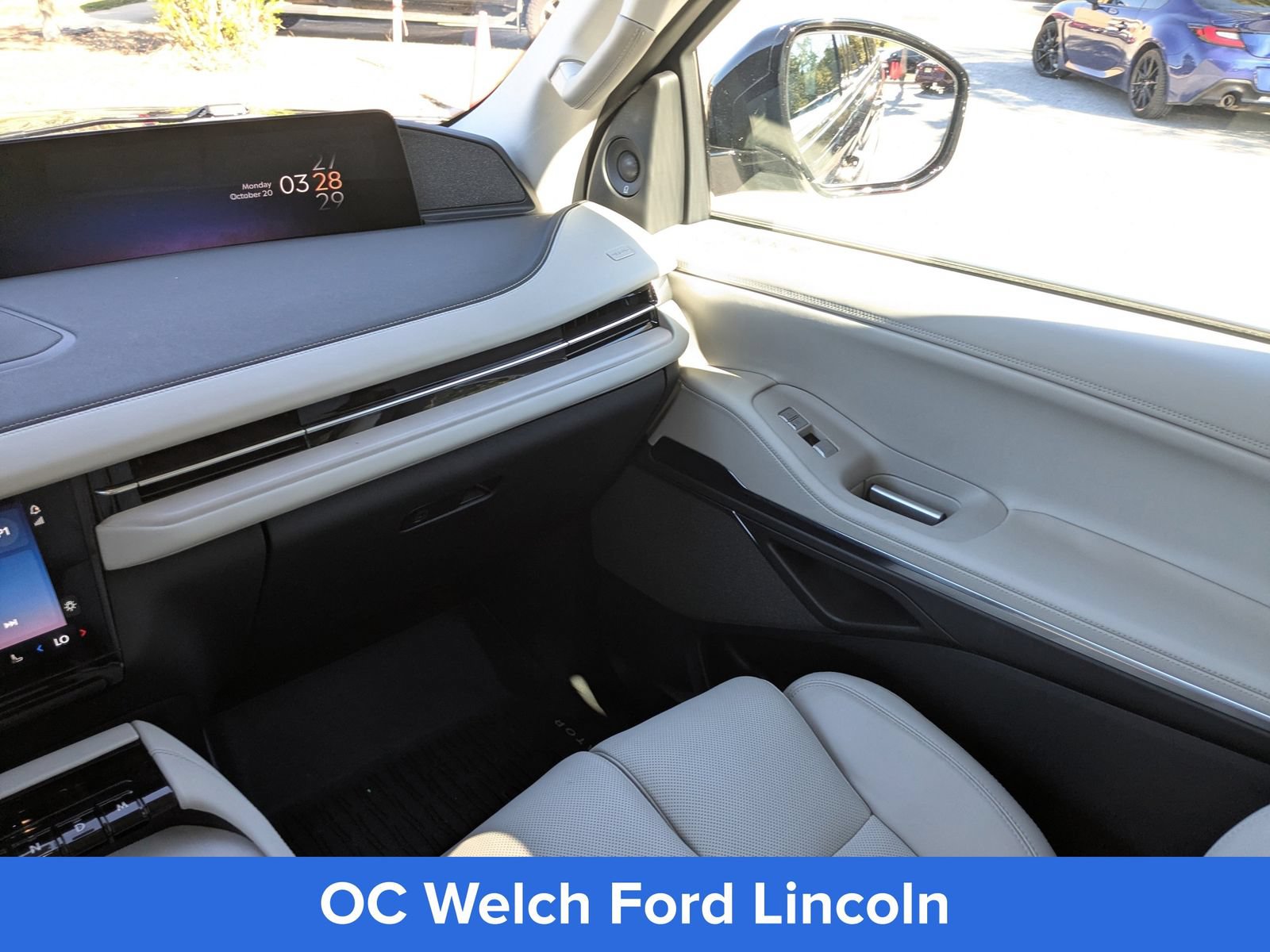 Certified 2025 Lincoln Navigator Reserve AWD/4WD image 20