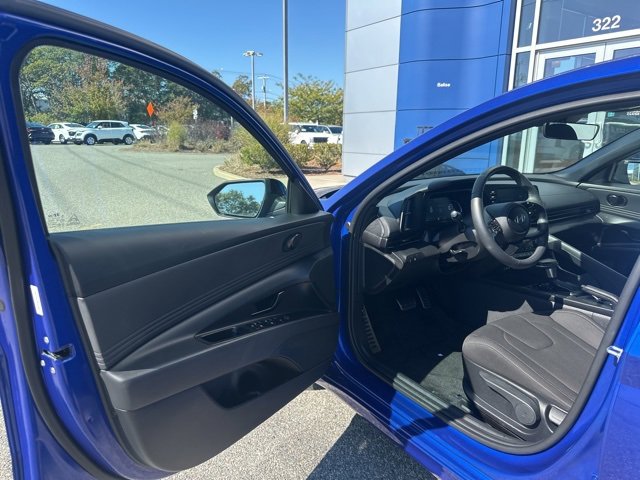 Certified 2025 Hyundai Elantra Sport image 10