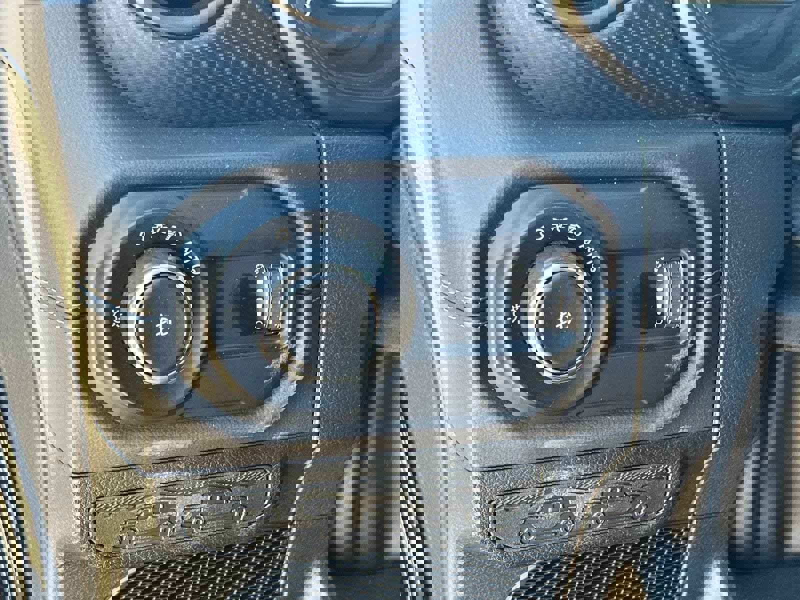 Used 2025 Jeep Wrangler Unlimited Rubicon image 25