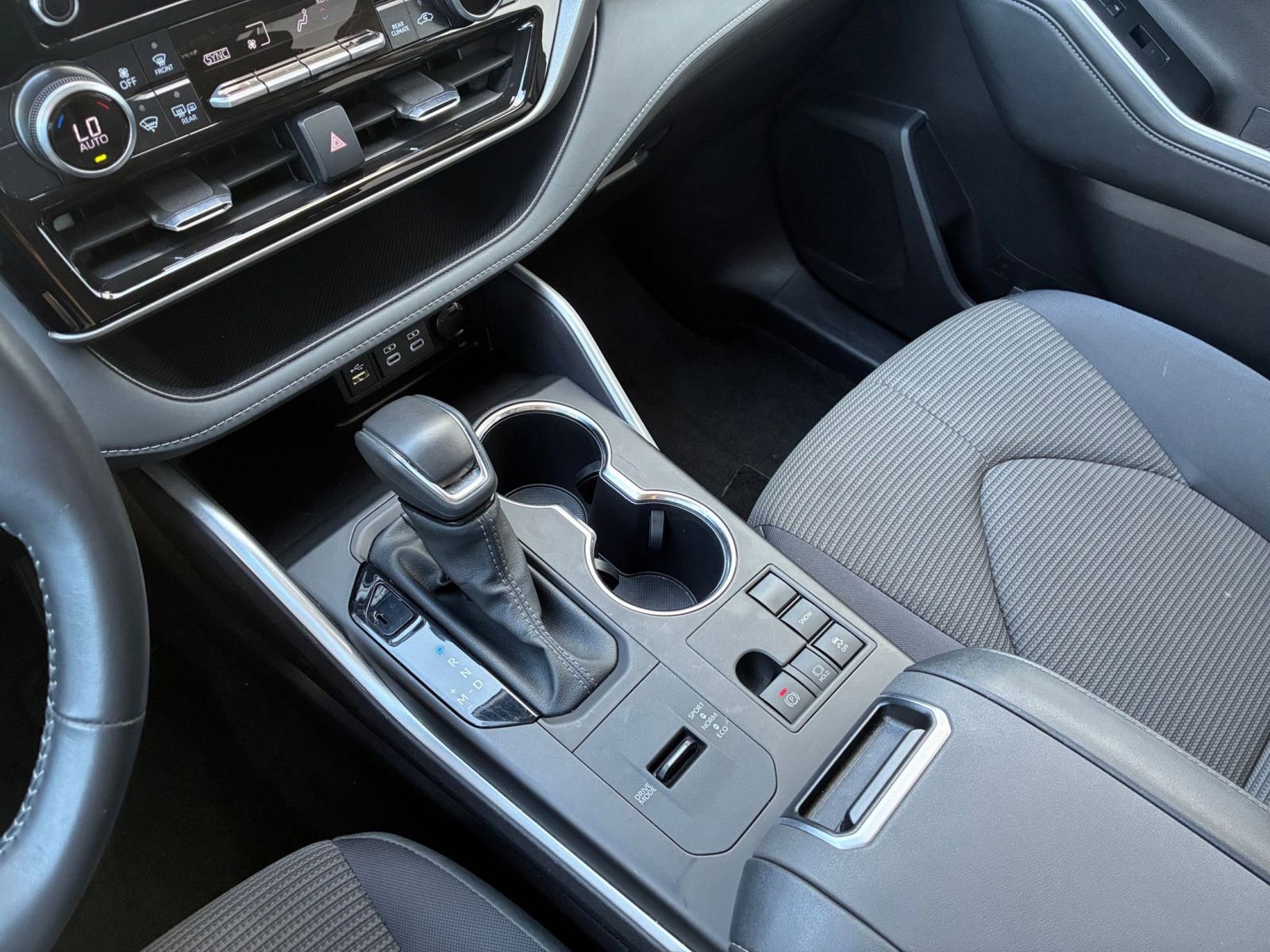 Used 2025 Toyota Highlander LE image 43