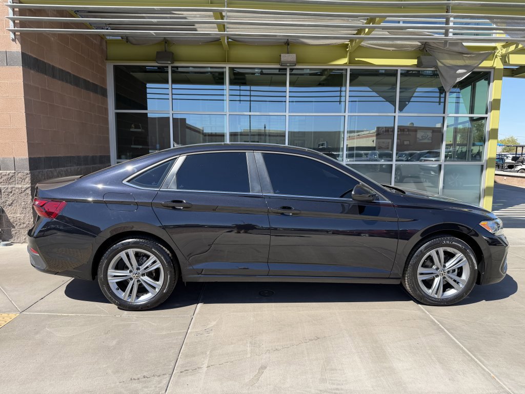 Used 2024 Volkswagen Jetta SE w/ Panoramic Sunroof Package image 9