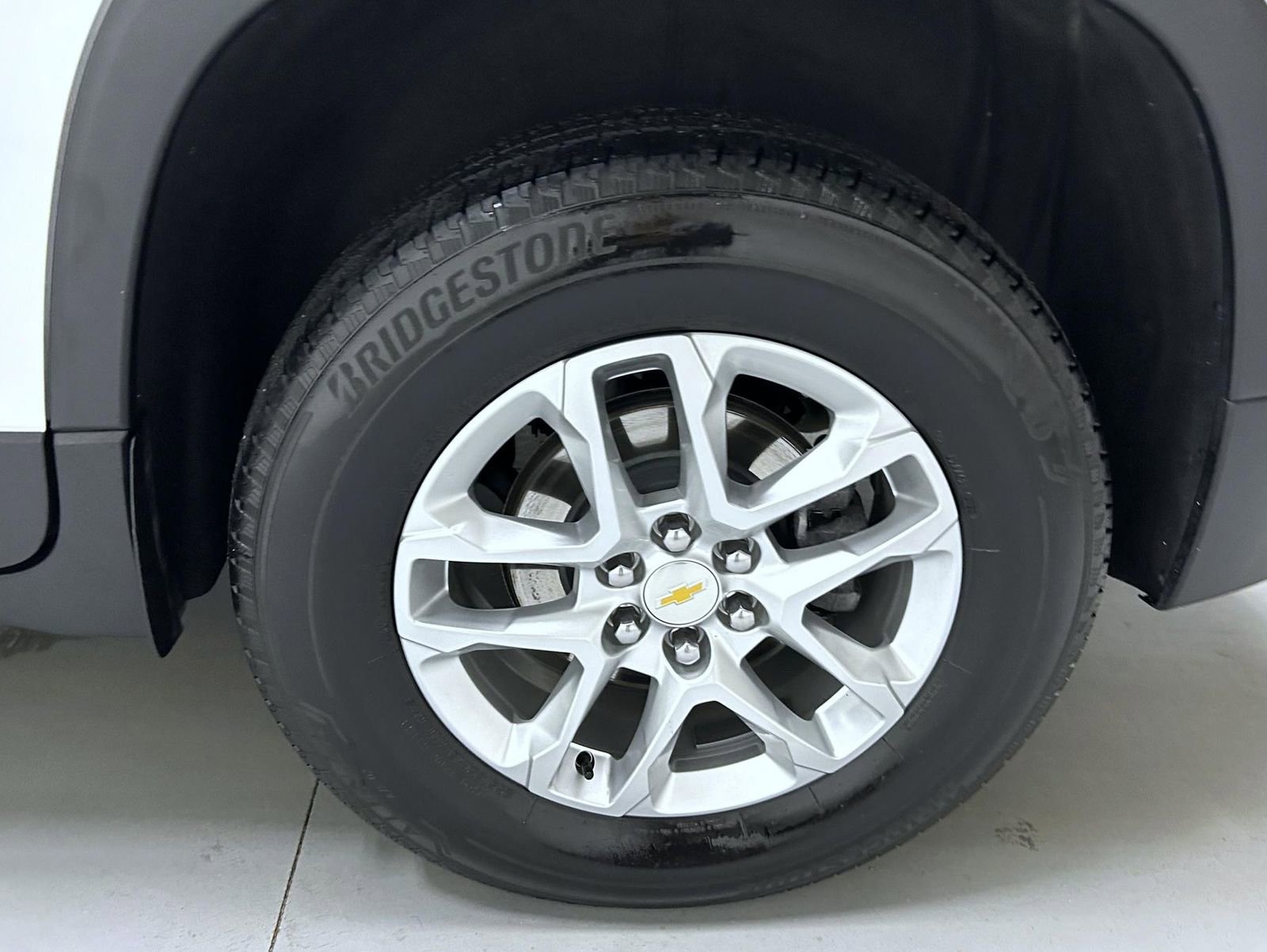 Used 2023 Chevrolet Traverse LS image 23