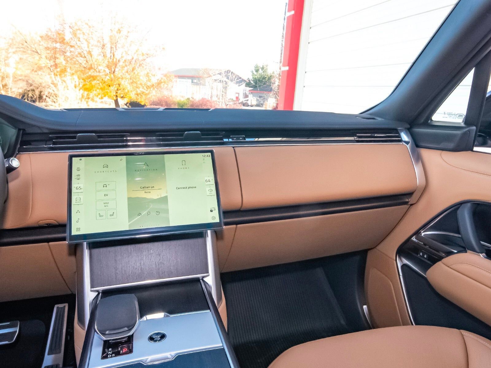 New 2025 Land Rover Range Rover SE image 39