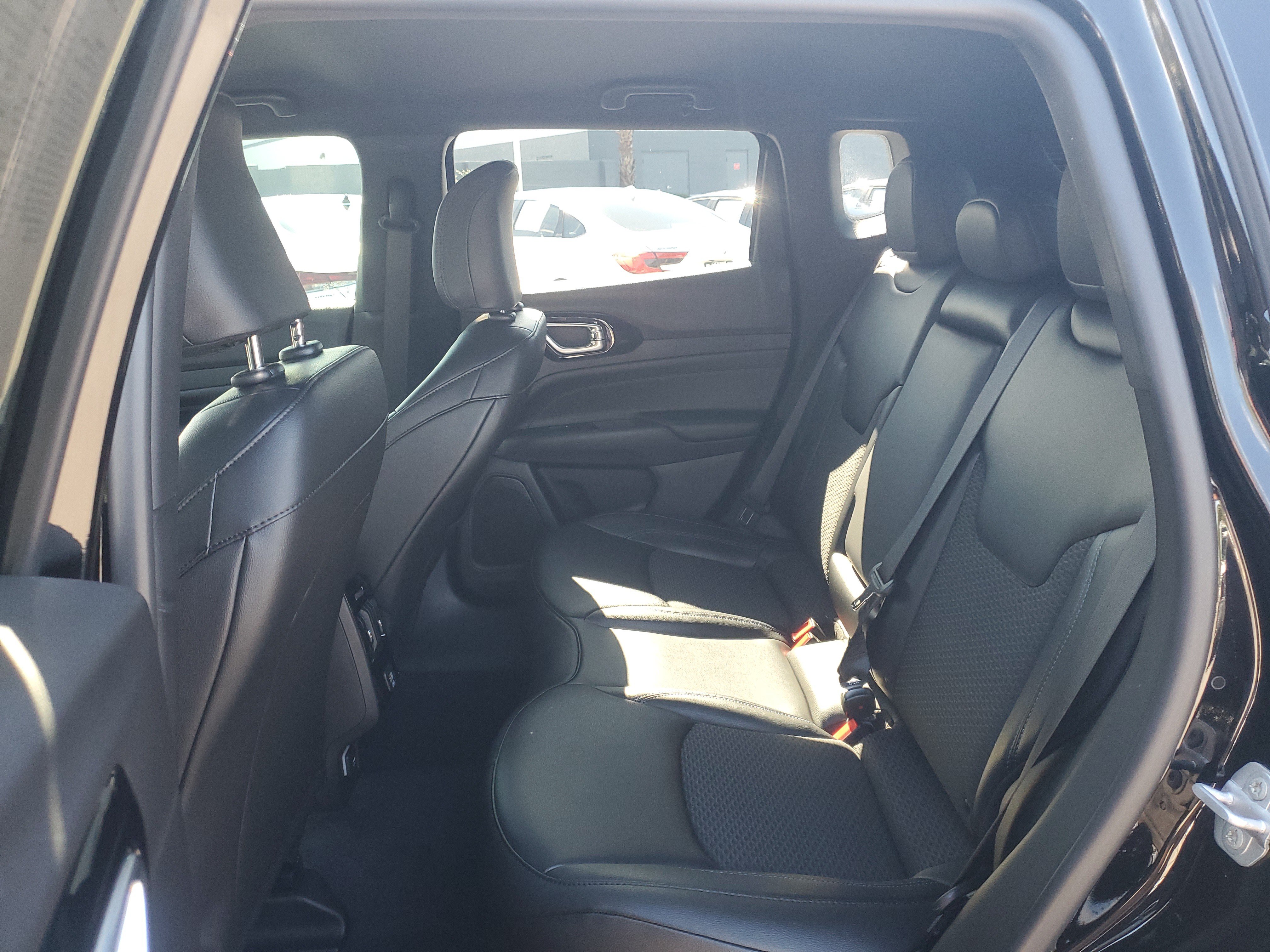 Used 2026 Jeep Compass Latitude AWD/4WD image 9