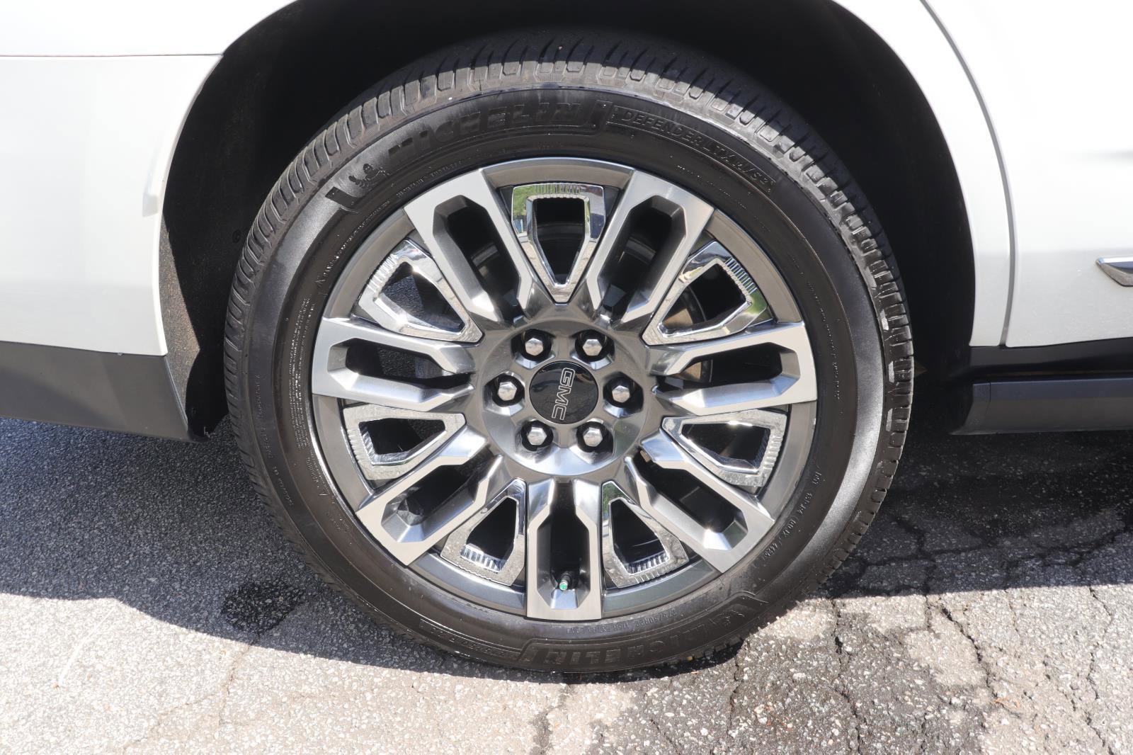 Used 2024 GMC Yukon Denali Ultimate AWD/4WD image 42