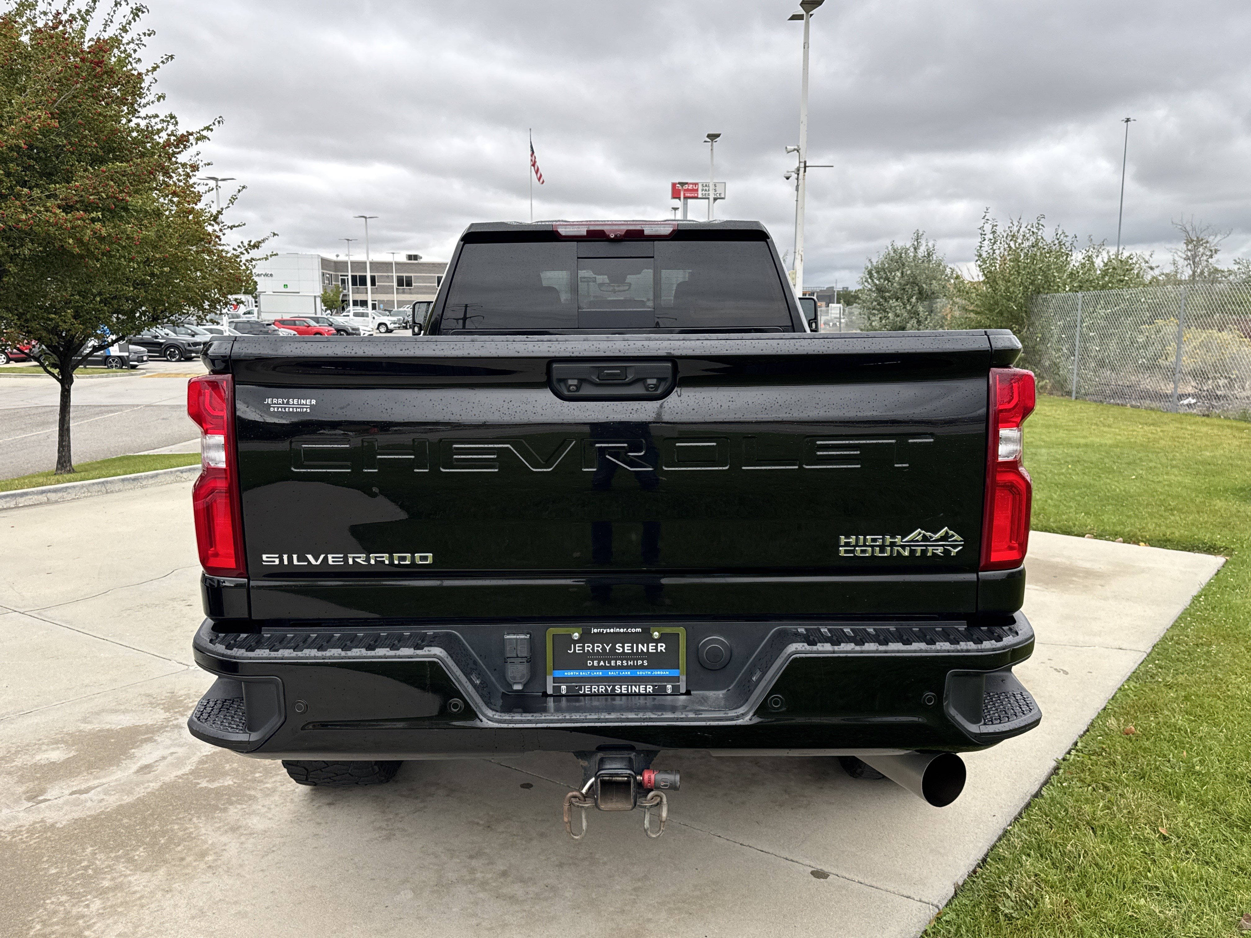 Used 2022 Chevrolet Silverado 3500 High Country w/ Technology Package AWD/4WD image 4