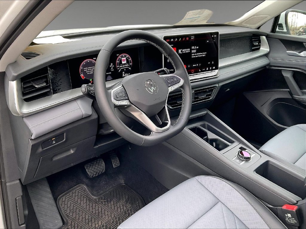 Used 2026 Volkswagen Tiguan SE w/ Panoramic Sunroof Package AWD/4WD image 9