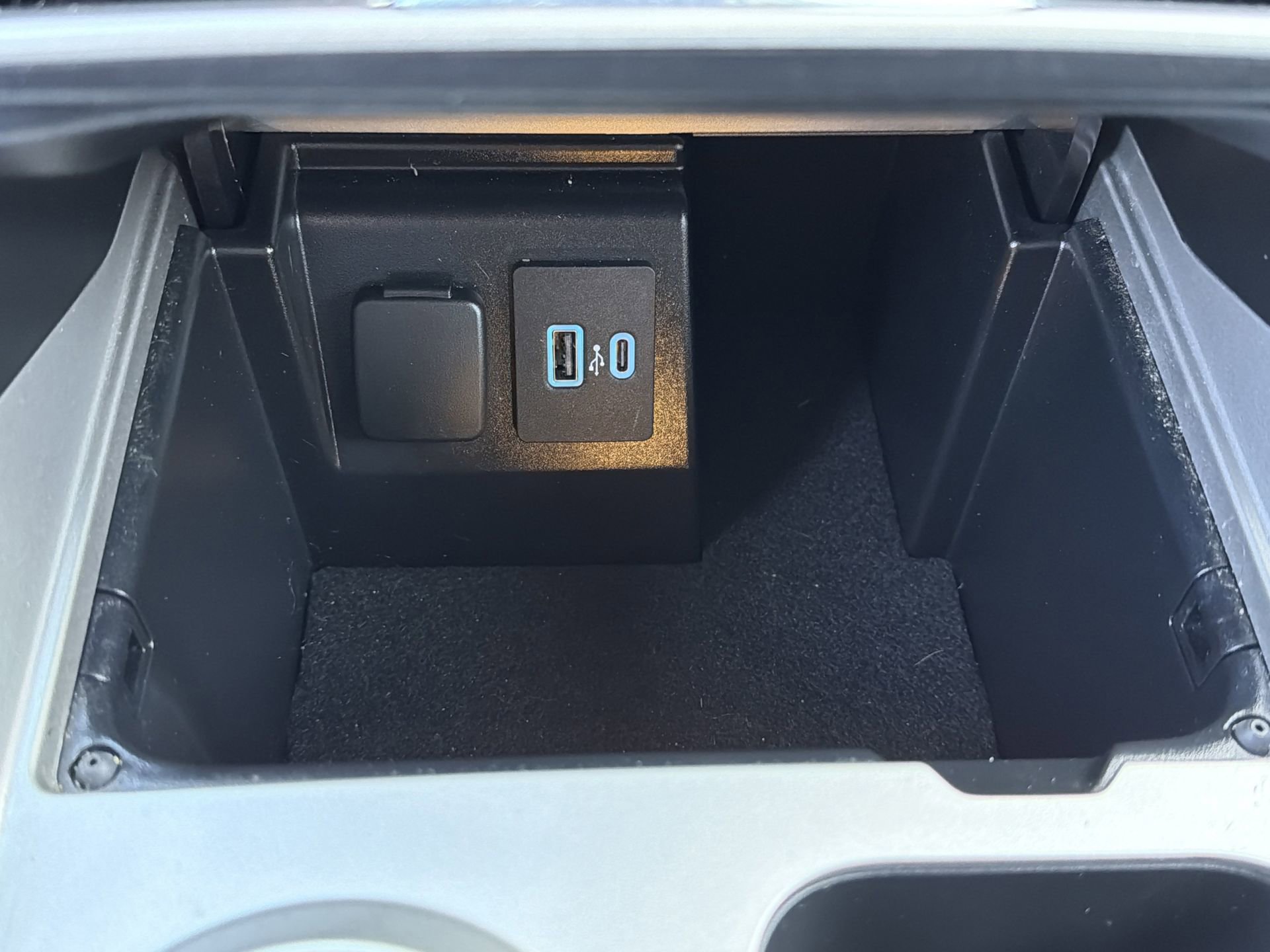 Certified 2023 Ford Explorer Limited w/ Equipment Group 301A image 8