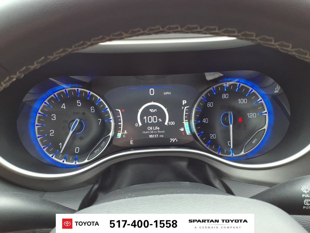 Used 2023 Chrysler Pacifica Touring-L FWD image 19