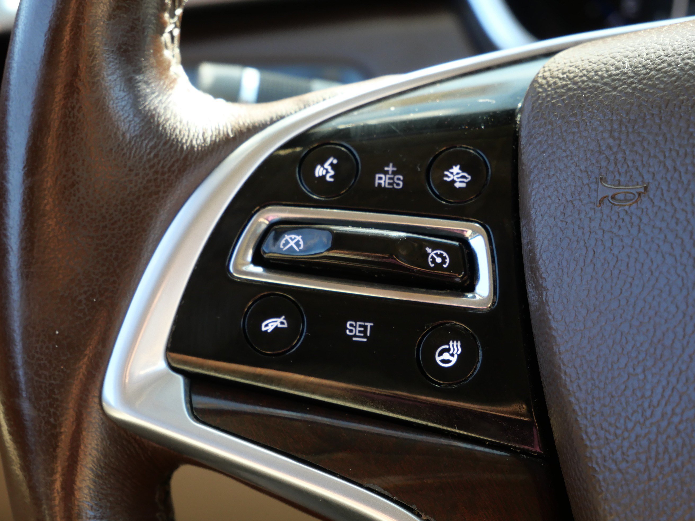 Used 2015 Cadillac SRX Luxury w/ Driver Awareness Package FWD image 28