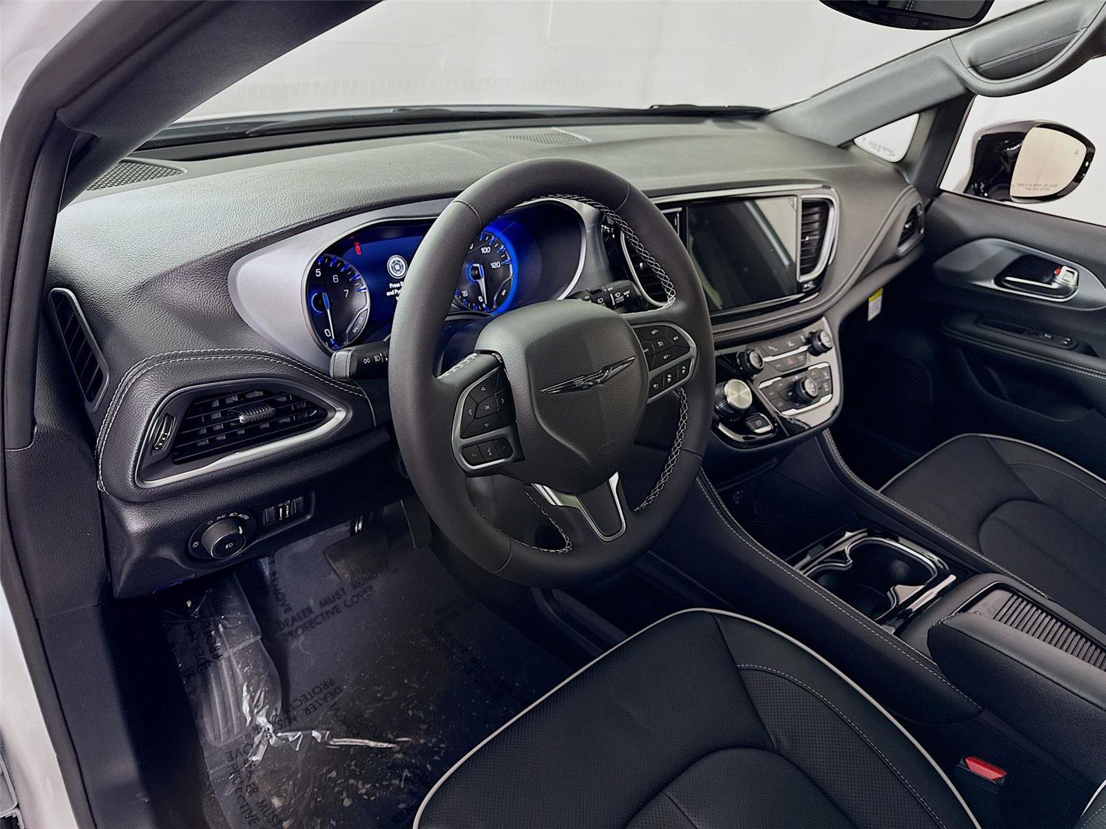 New 2026 Chrysler Pacifica Limited w/ Trailer Tow Group image 4