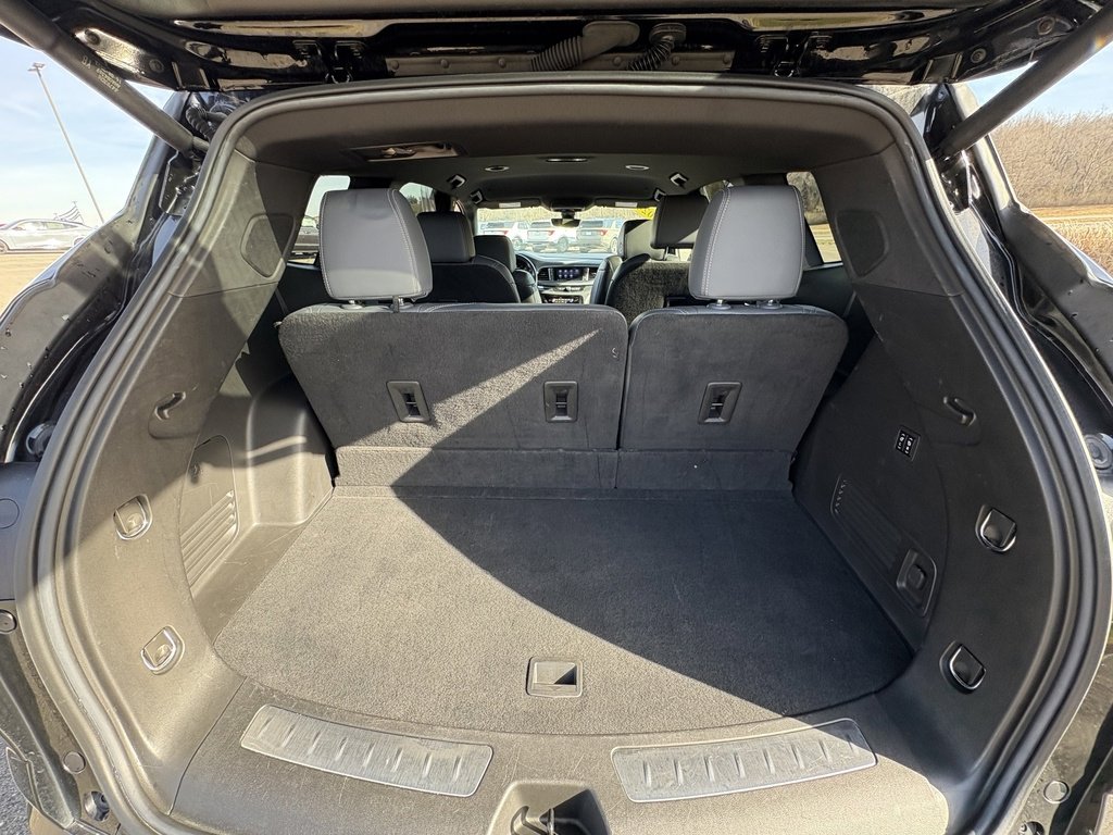 Used 2024 Buick Enclave Premium image 18