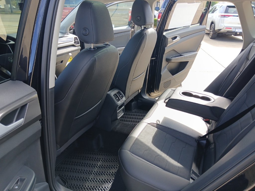 New 2027 Volkswagen Taos SE FWD image 21