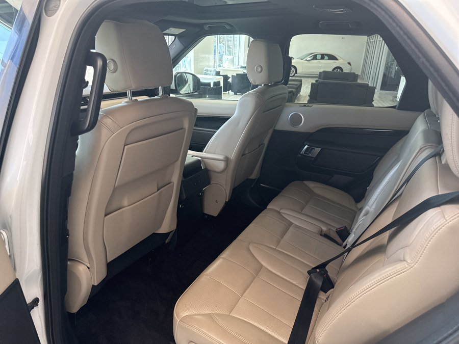 Used 2020 Land Rover Discovery SE AWD/4WD image 8