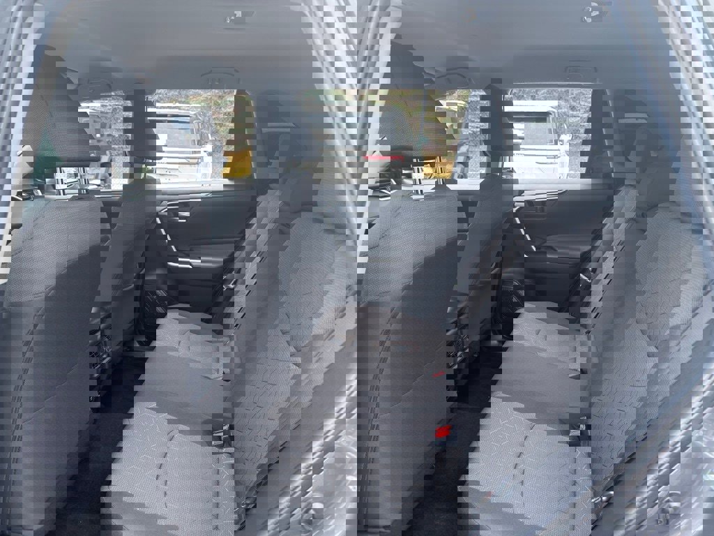 Used 2021 Toyota RAV4 XLE image 30