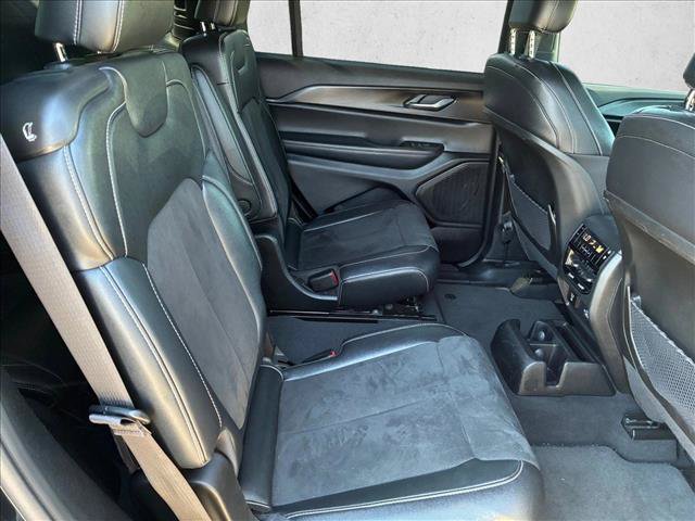 Used 2024 Jeep Grand Cherokee L Altitude AWD/4WD image 21