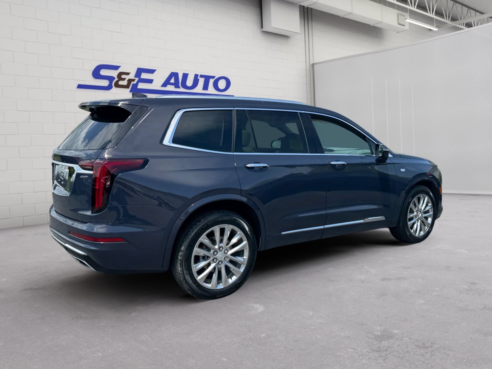 Used 2024 Cadillac XT6 Premium Luxury AWD/4WD image 3