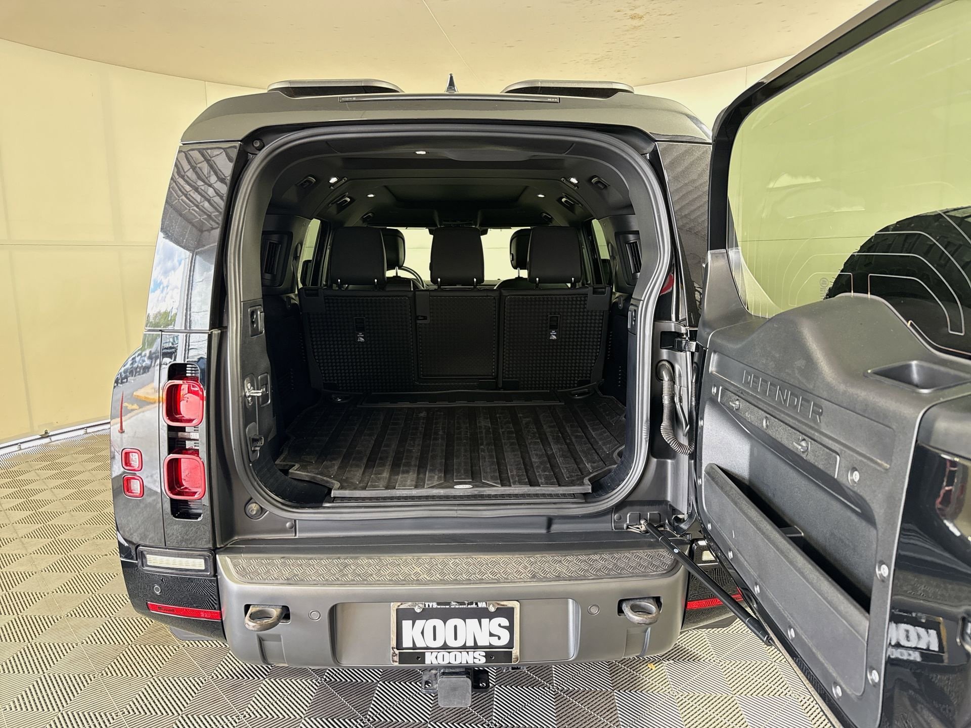 Used 2024 Land Rover Defender 130 Outbound AWD/4WD image 26