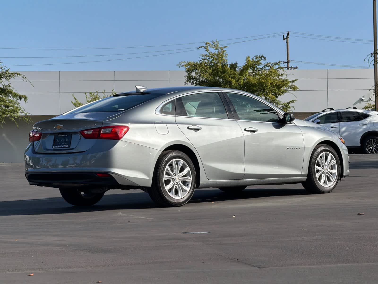 Used 2025 Chevrolet Malibu LT FWD image 2