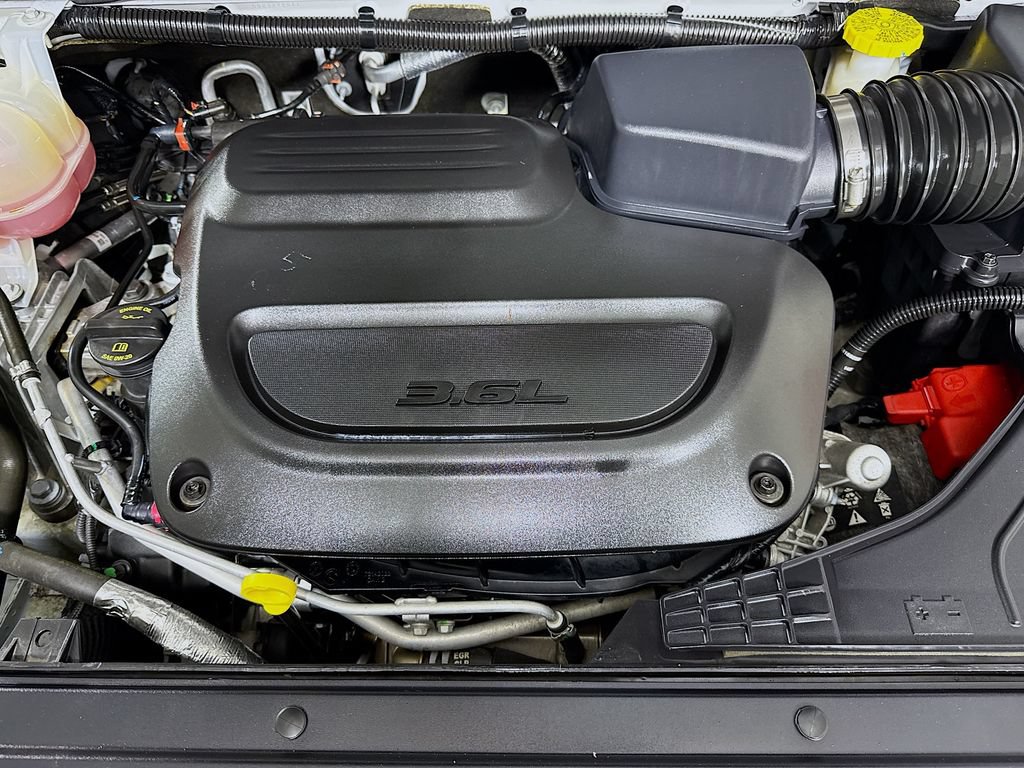 Used 2023 Chrysler Pacifica Limited AWD/4WD image 37