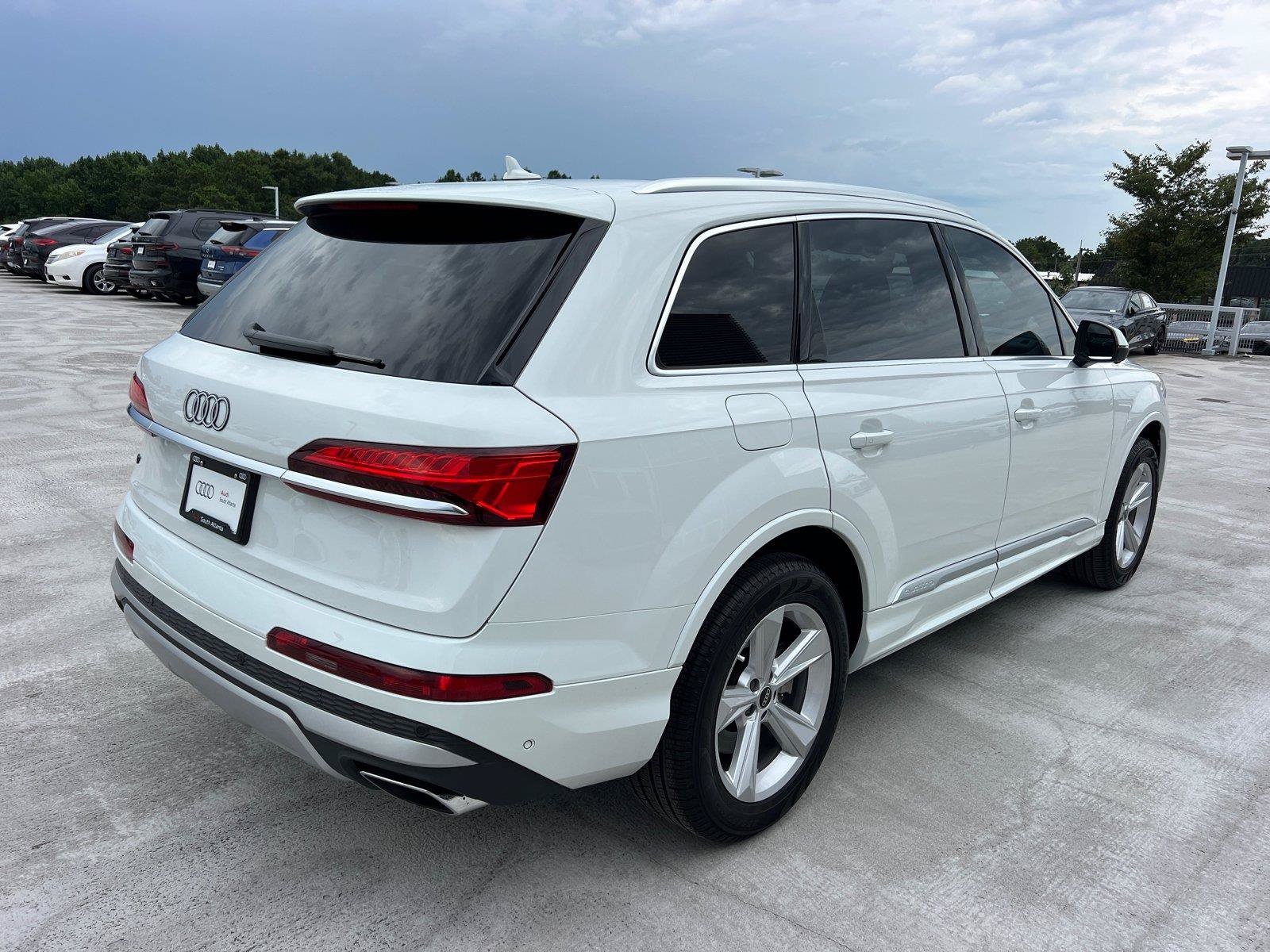 Certified 2025 Audi Q7 3.0T Premium w/ Convenience Package AWD/4WD image 5