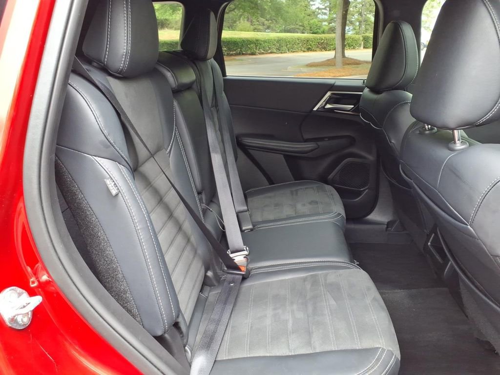 Used 2024 Mitsubishi Outlander SE Black Edition FWD image 34