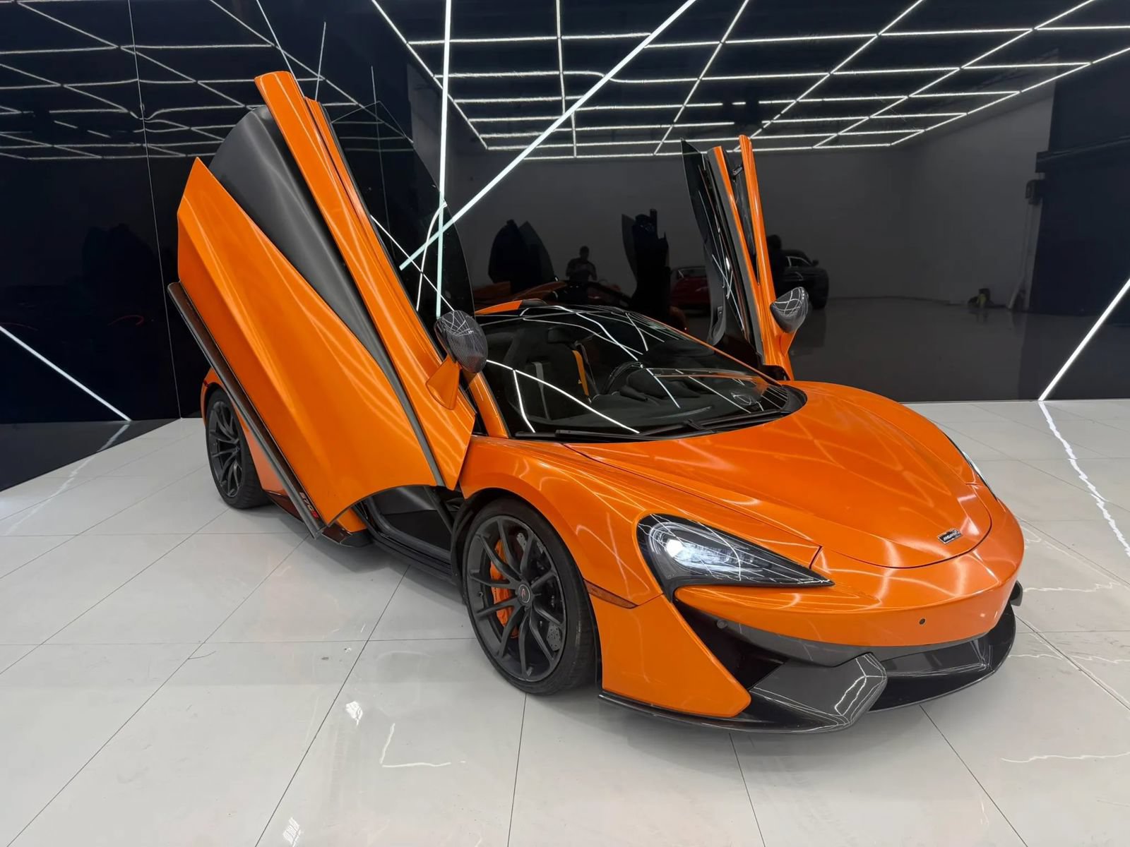 Used 2019 McLaren 570S Spider RWD image 11