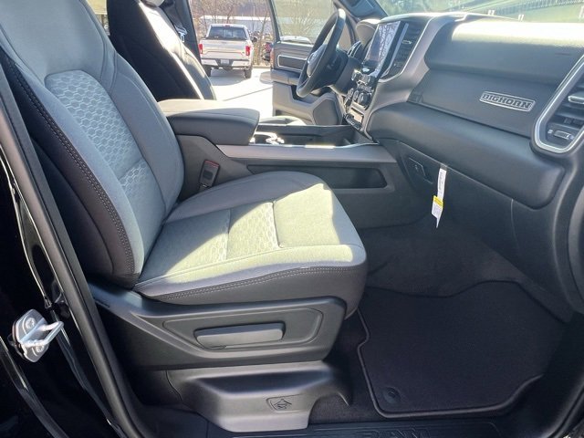 New 2026 RAM 1500 4x4 Crew Cab image 30