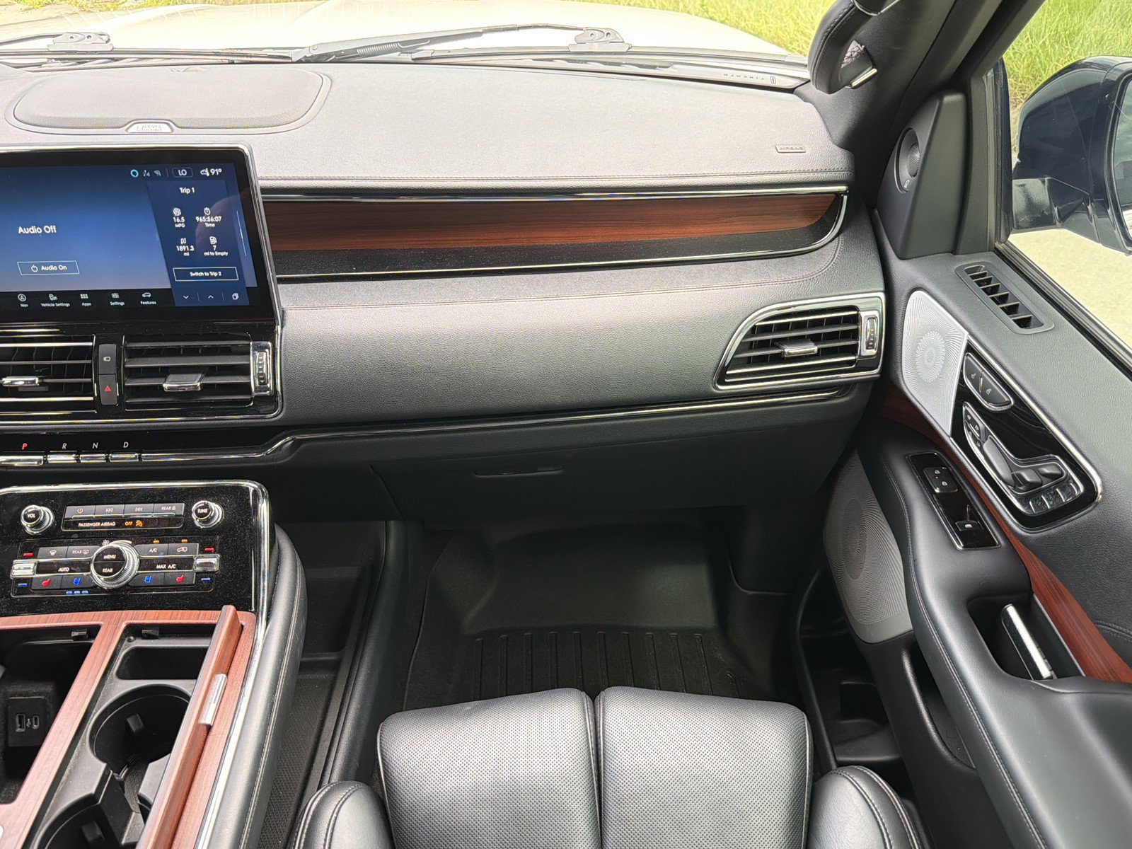 Used 2023 Lincoln Navigator Reserve AWD/4WD image 17