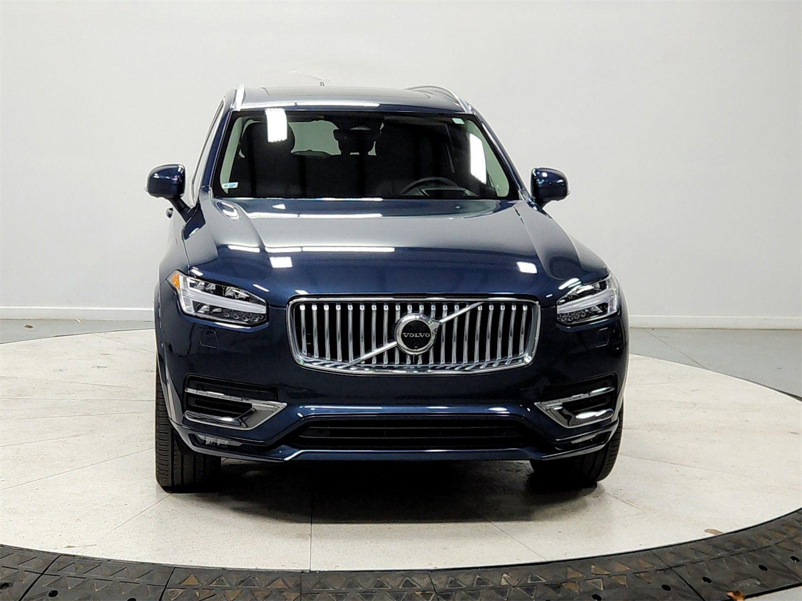 Used 2024 Volvo XC90 B6 Ultimate w/ Protection Package Premier image 2