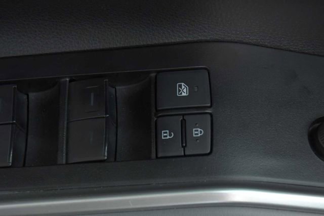 Used 2022 Toyota Highlander L image 17