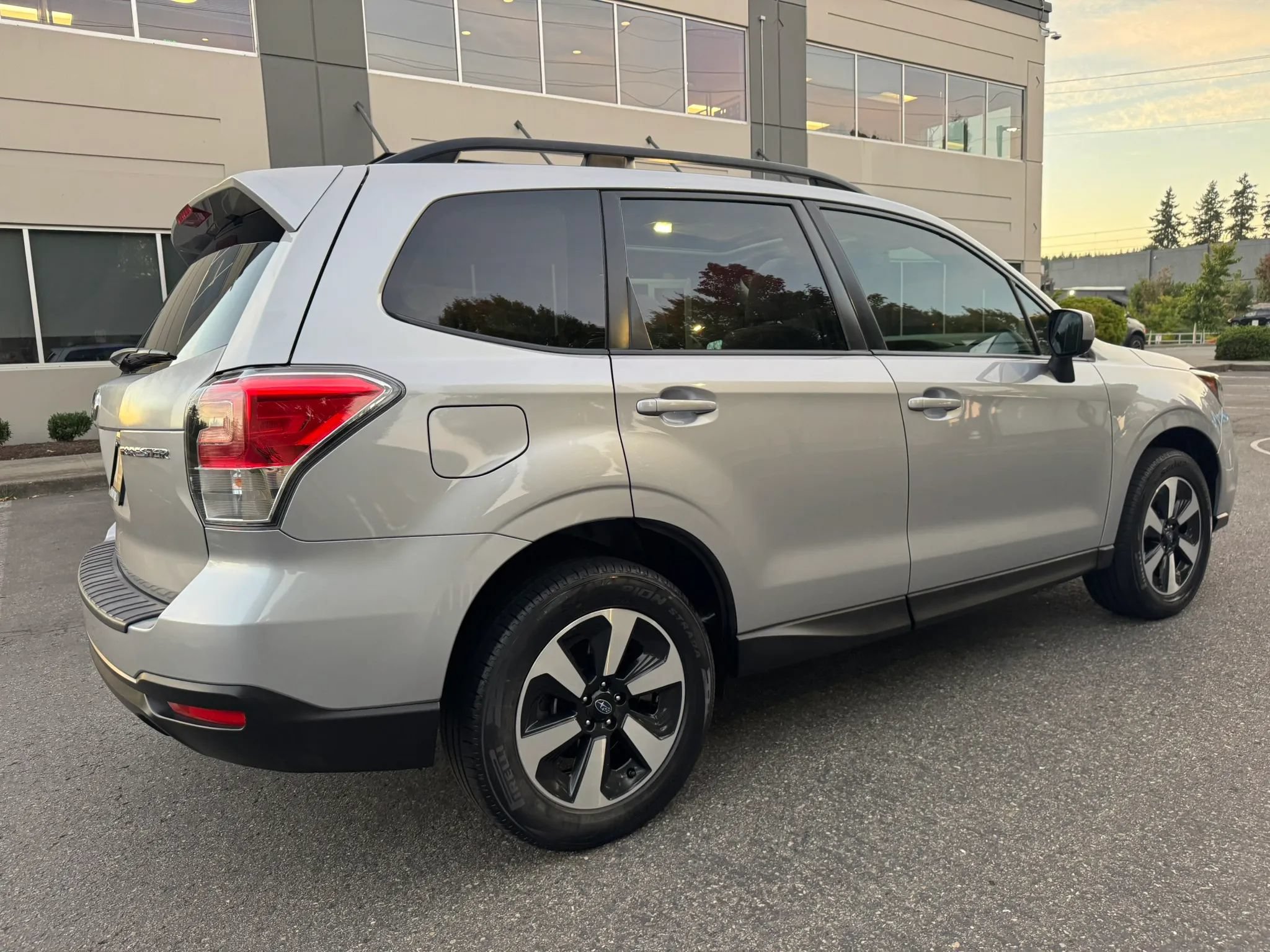 Used 2018 Subaru Forester 2.5i Premium AWD/4WD image 8