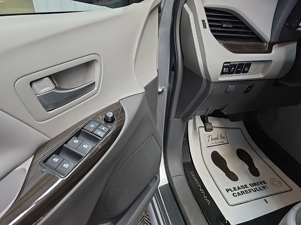 Used 2017 Toyota Sienna XLE w/ XLE Navigation Package image 29