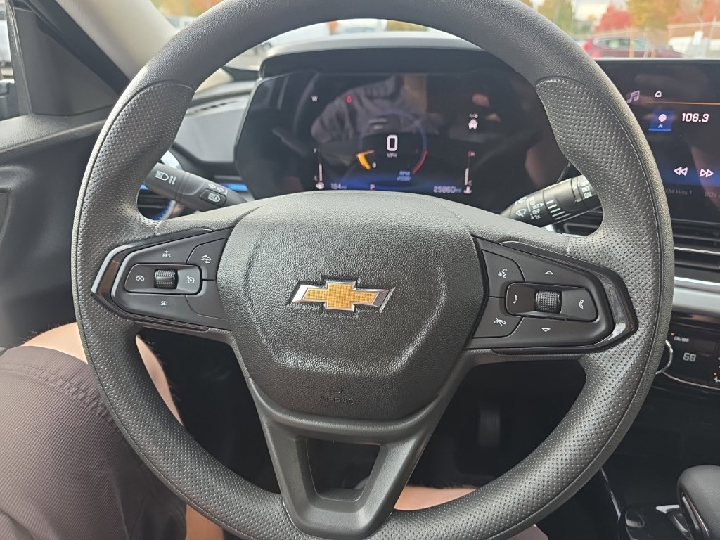 Used 2024 Chevrolet Trax LT FWD image 17