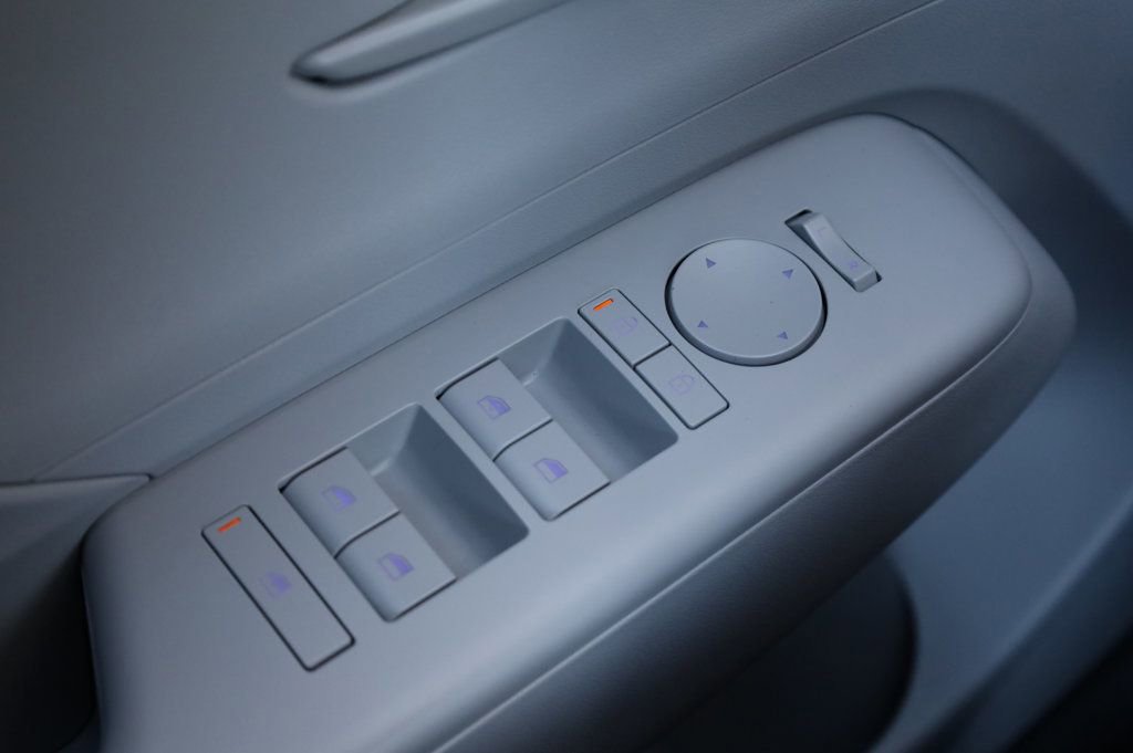 Used 2025 Hyundai Kona SEL image 31