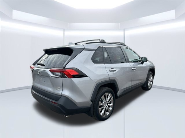 Used 2021 Toyota RAV4 XLE Premium AWD/4WD image 8