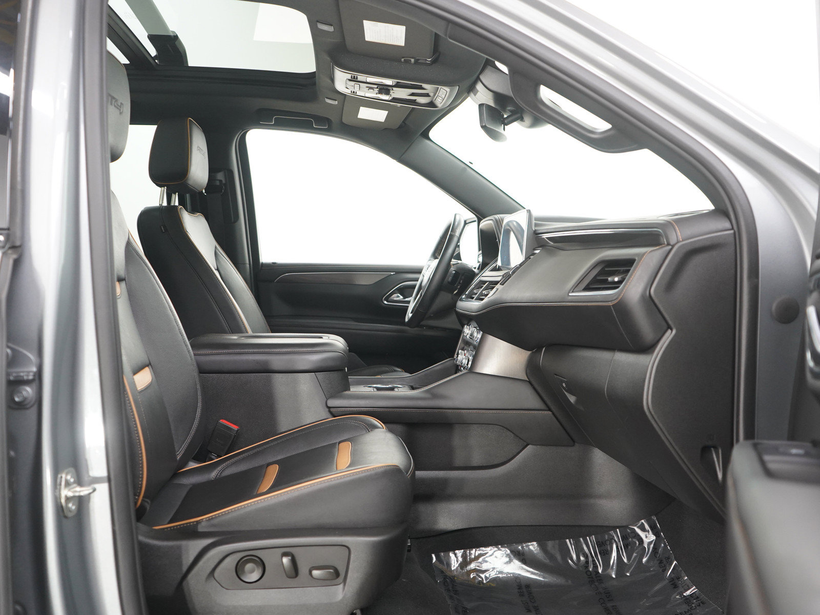 Used 2023 GMC Yukon AT4 w/ AT4 Premium Package AWD/4WD image 11